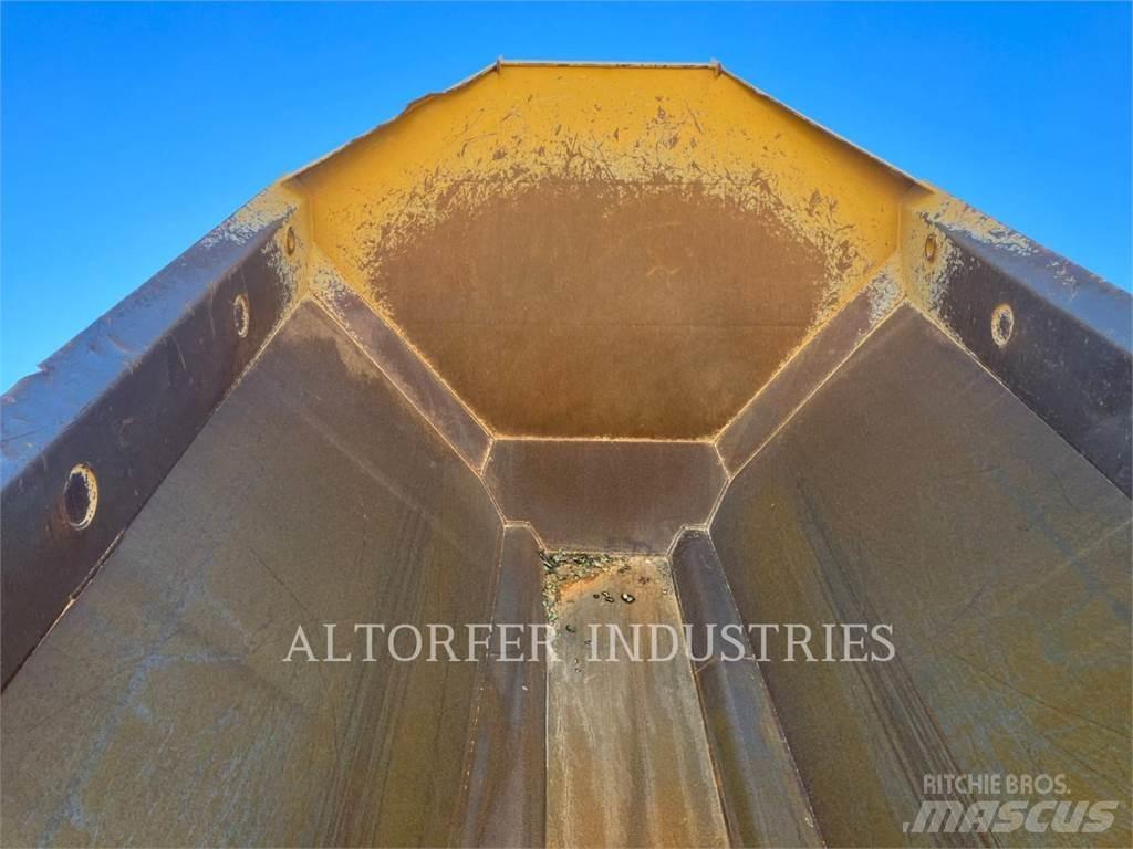 CAT 730 Dumper - Knickgelenk
