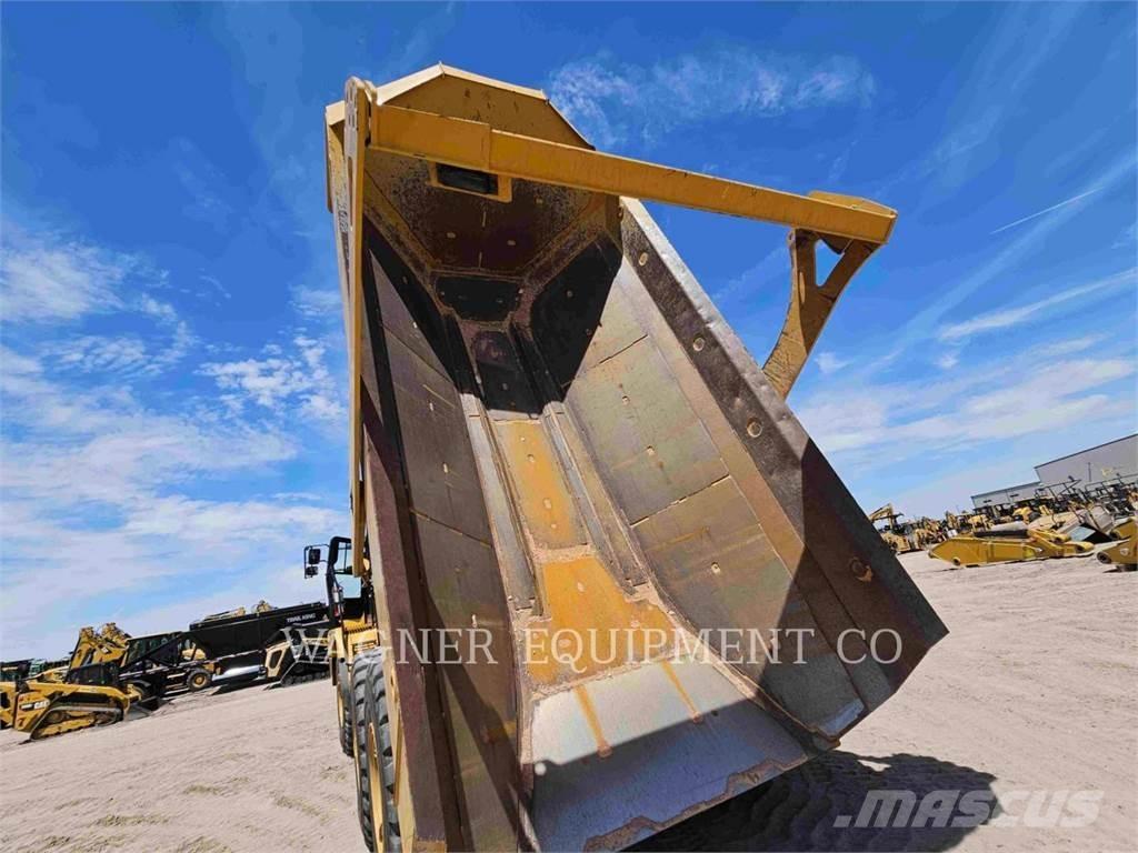 CAT 730 Dumper - Knickgelenk