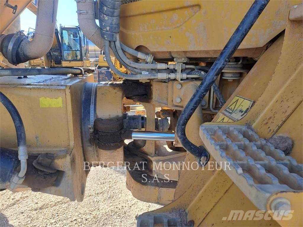 CAT 730 Dumper - Knickgelenk