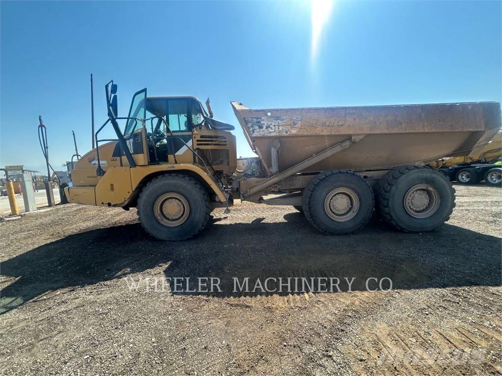 CAT 730 Dumper - Knickgelenk