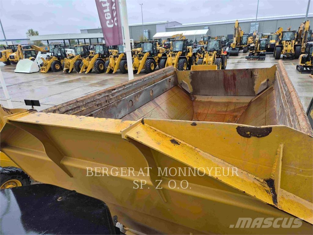 CAT 730 Dumper - Knickgelenk