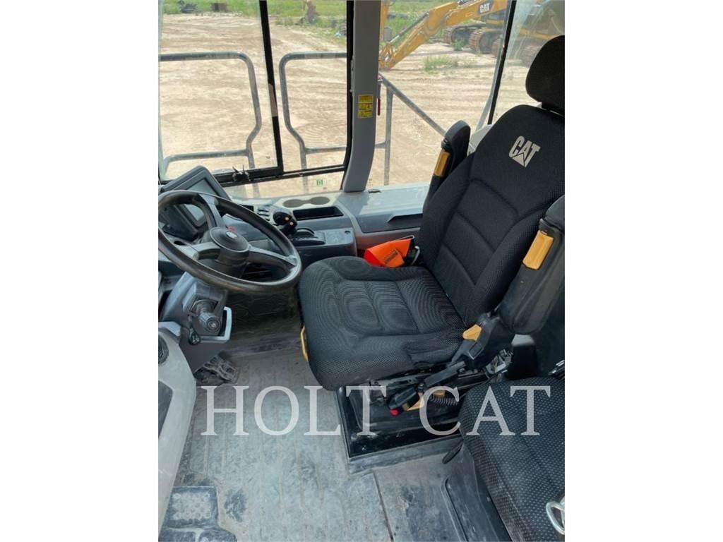 CAT 735 Dumper - Knickgelenk