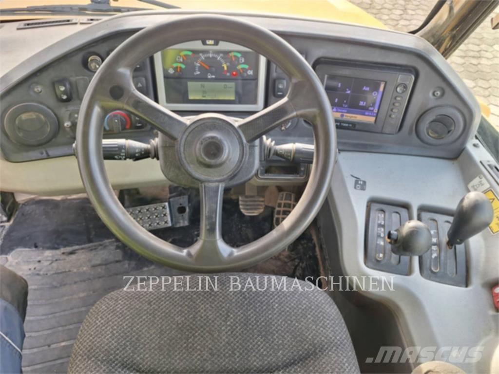 CAT 735B Dumper - Knickgelenk