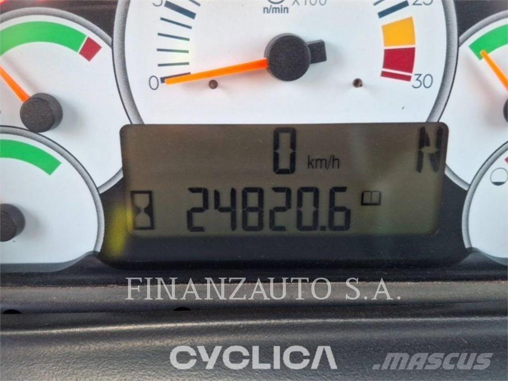 CAT 740 Dumper - Knickgelenk