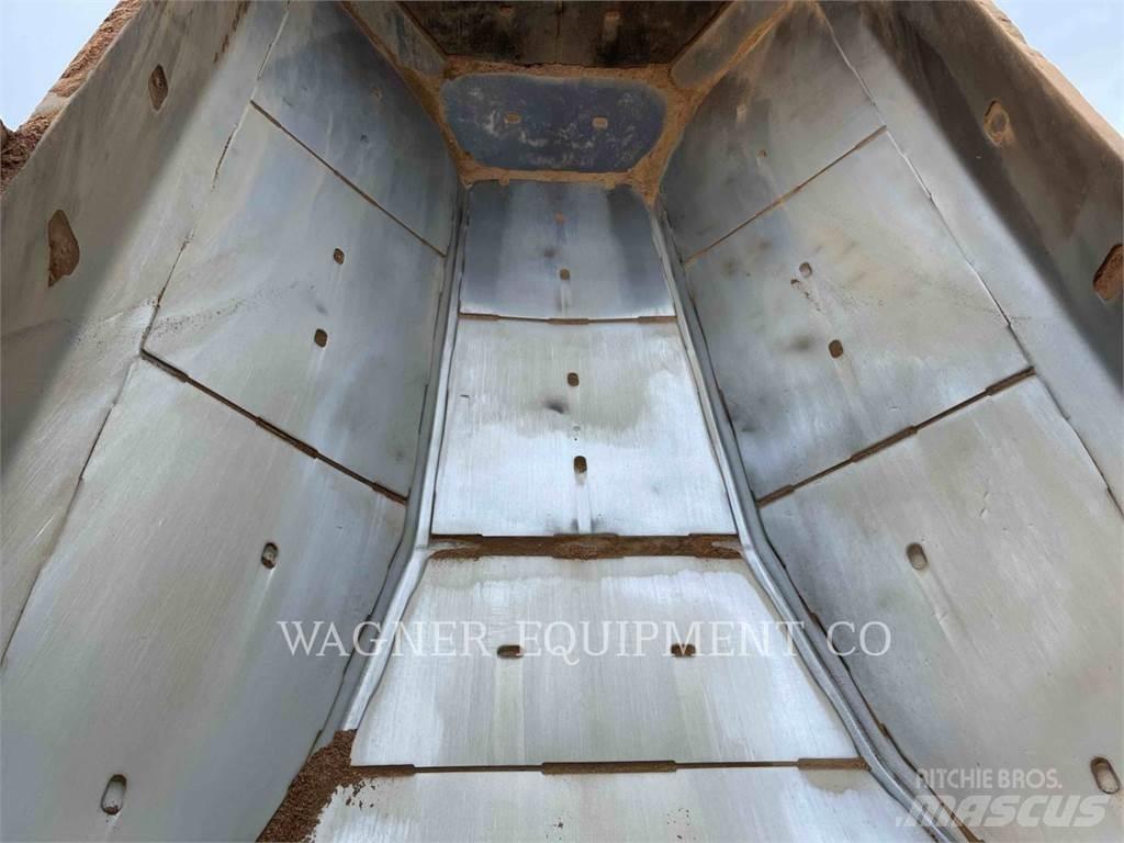 CAT 740B Dumper - Knickgelenk