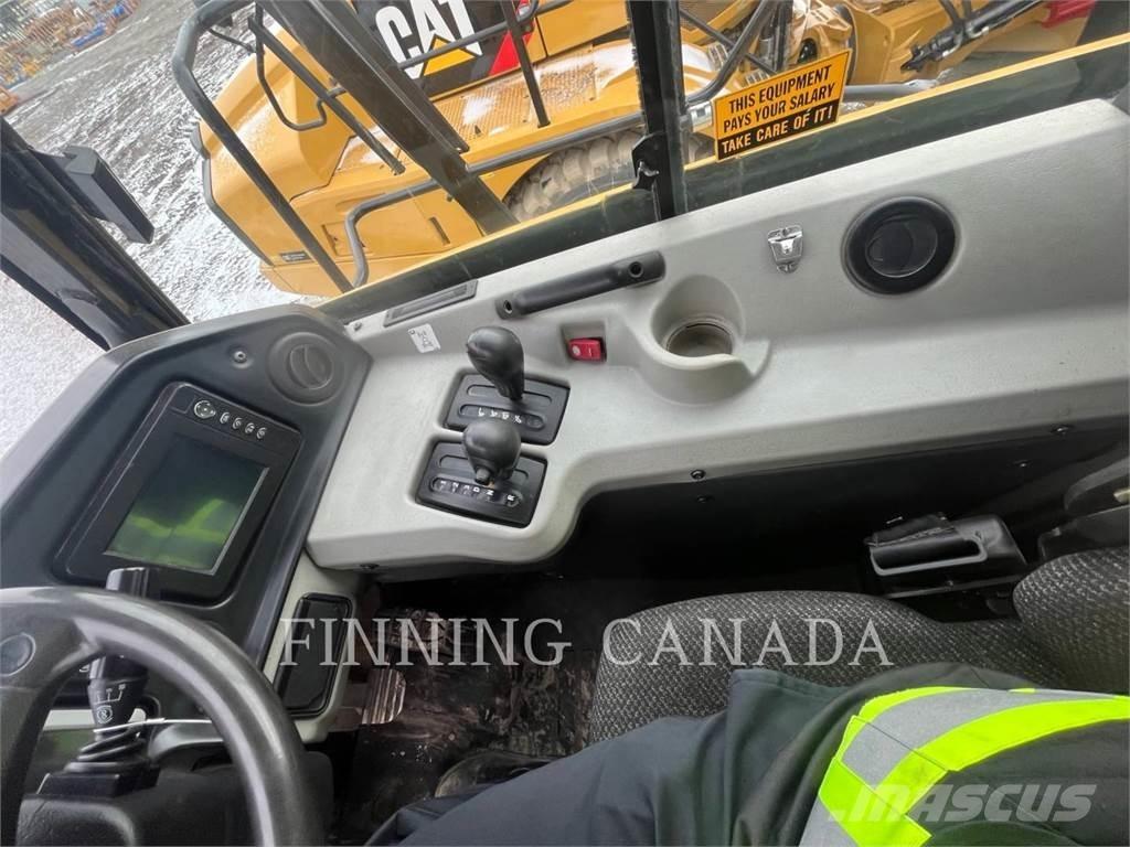 CAT 740B Dumper - Knickgelenk