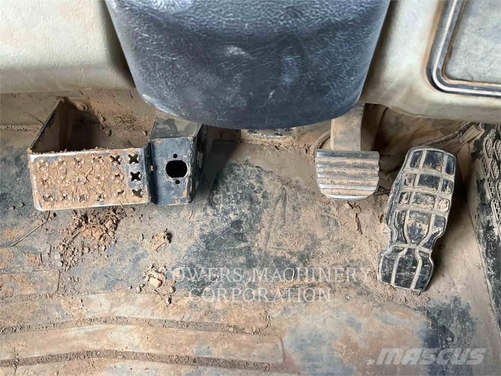 CAT 740B Dumper - Knickgelenk