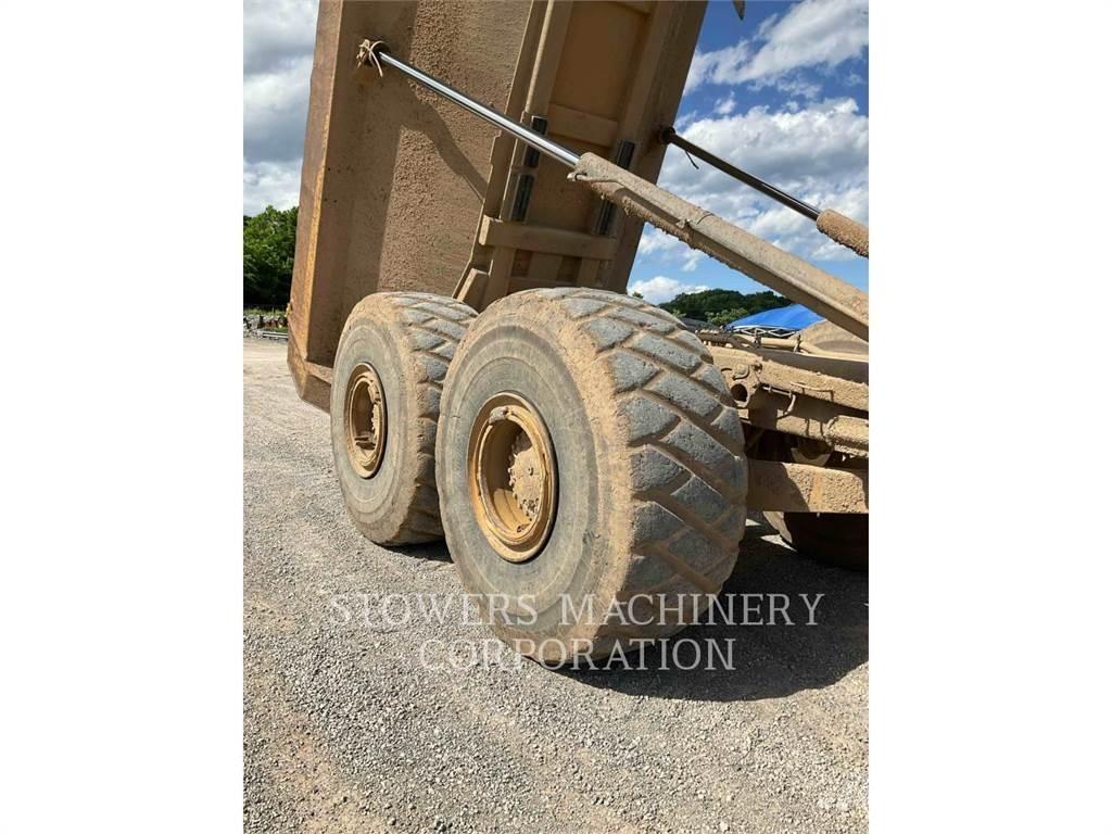 CAT 740B Dumper - Knickgelenk