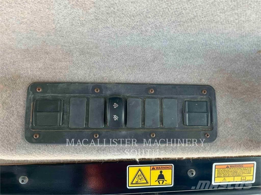 CAT 740B Dumper - Knickgelenk
