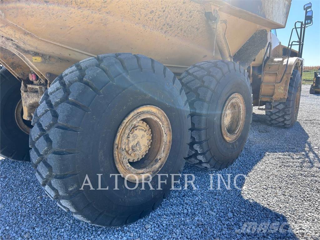 CAT 740B Dumper - Knickgelenk