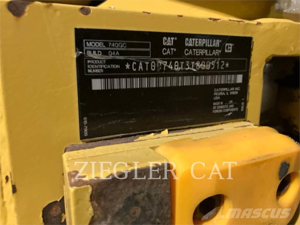 CAT 740GC Dumper - Knickgelenk