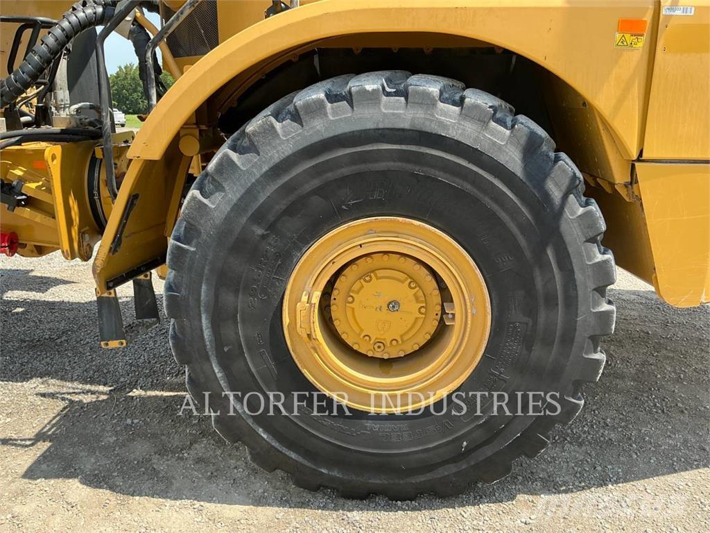 CAT 745 Dumper - Knickgelenk