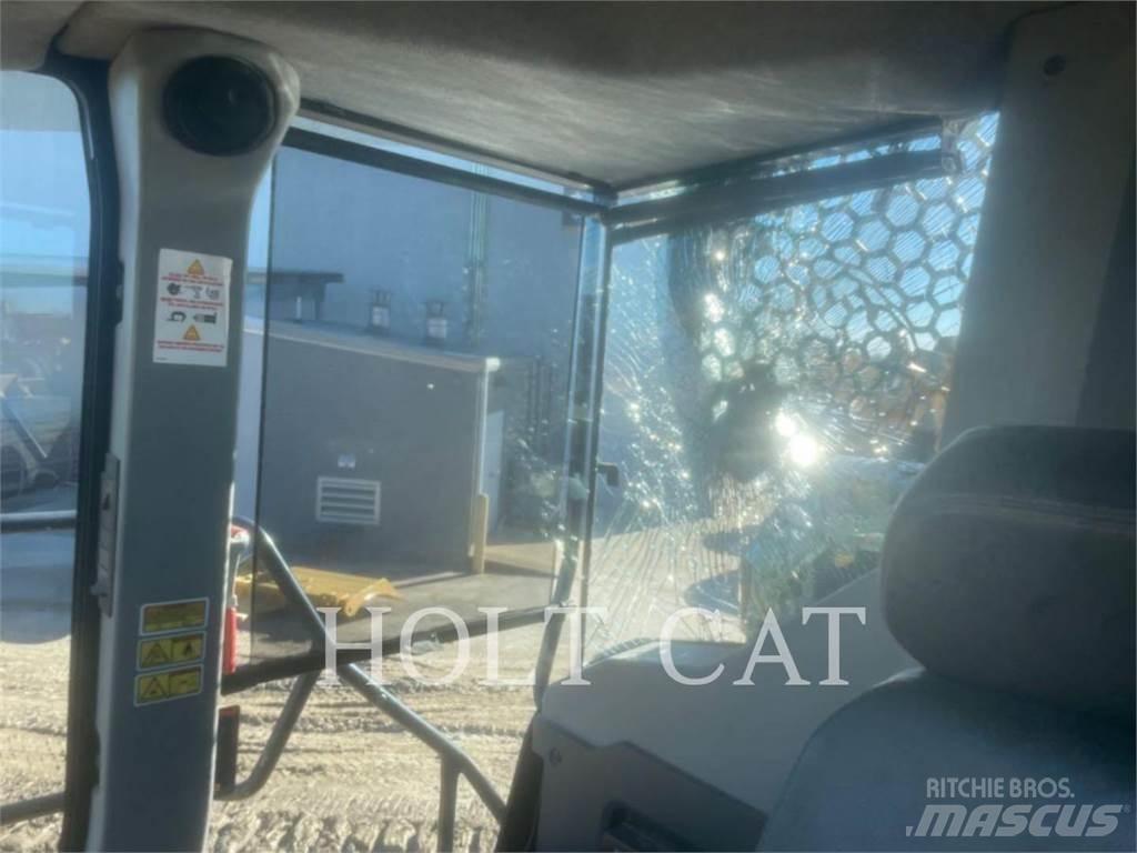 CAT 745 Dumper - Knickgelenk