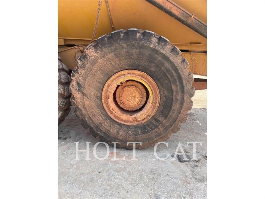 CAT 745 Dumper - Knickgelenk