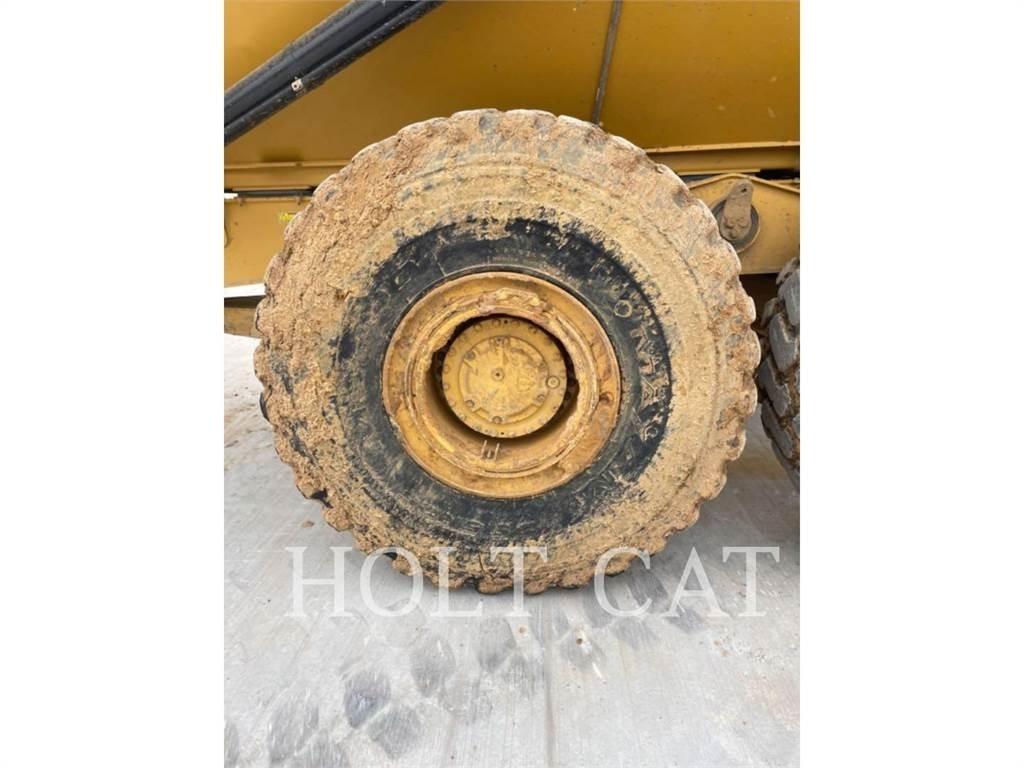 CAT 745 Dumper - Knickgelenk