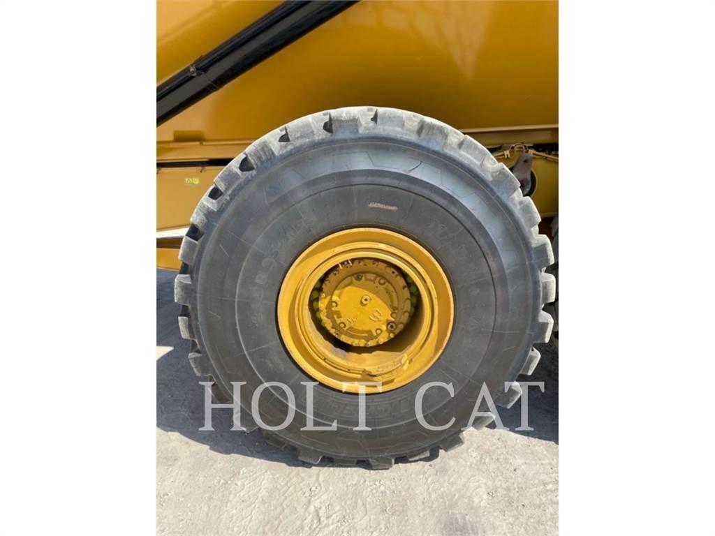 CAT 745 Dumper - Knickgelenk
