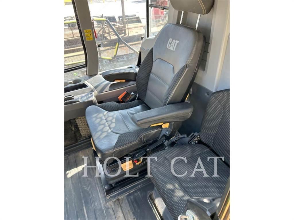 CAT 745 Dumper - Knickgelenk