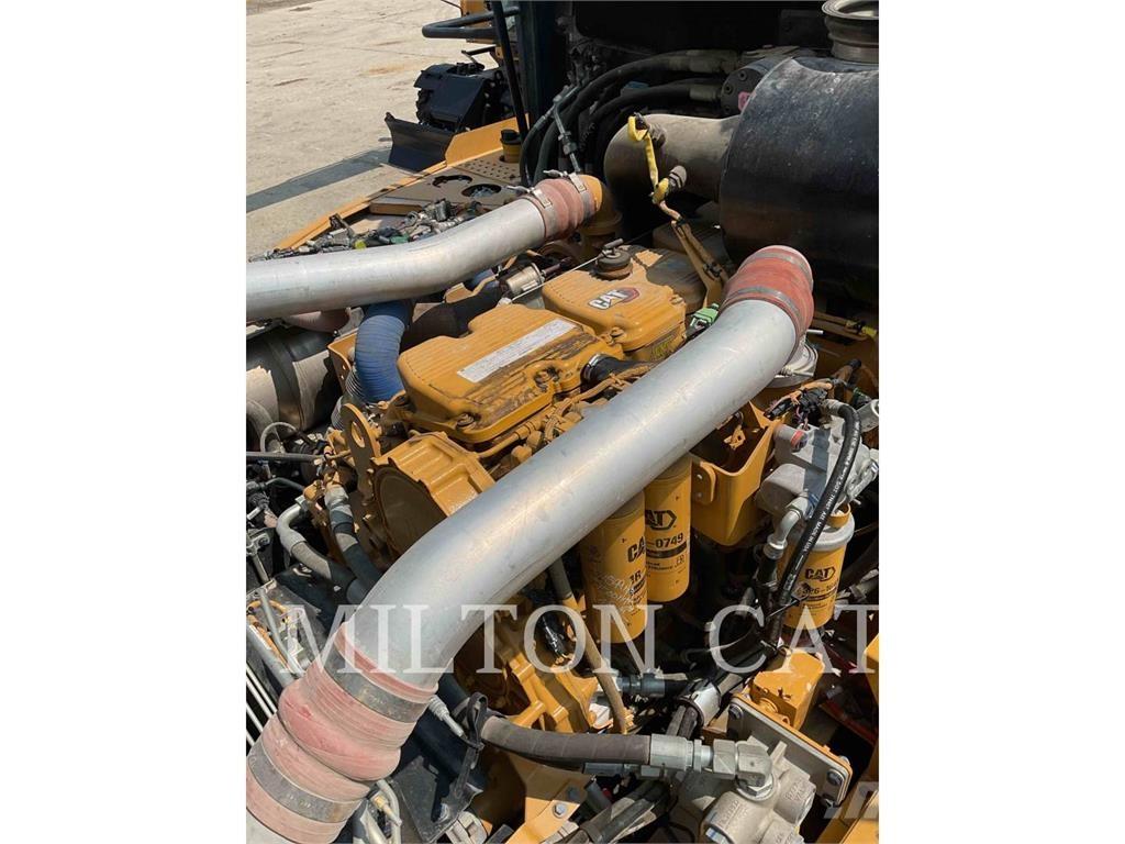 CAT 745 Dumper - Knickgelenk