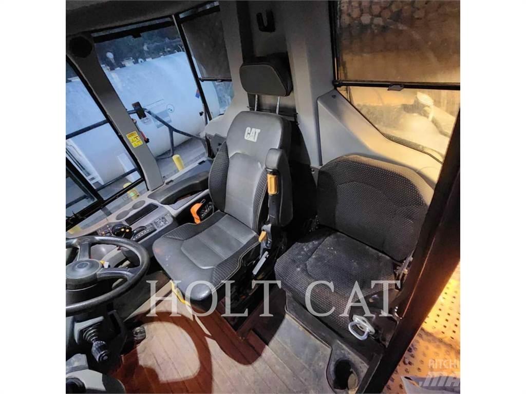 CAT 745 Dumper - Knickgelenk