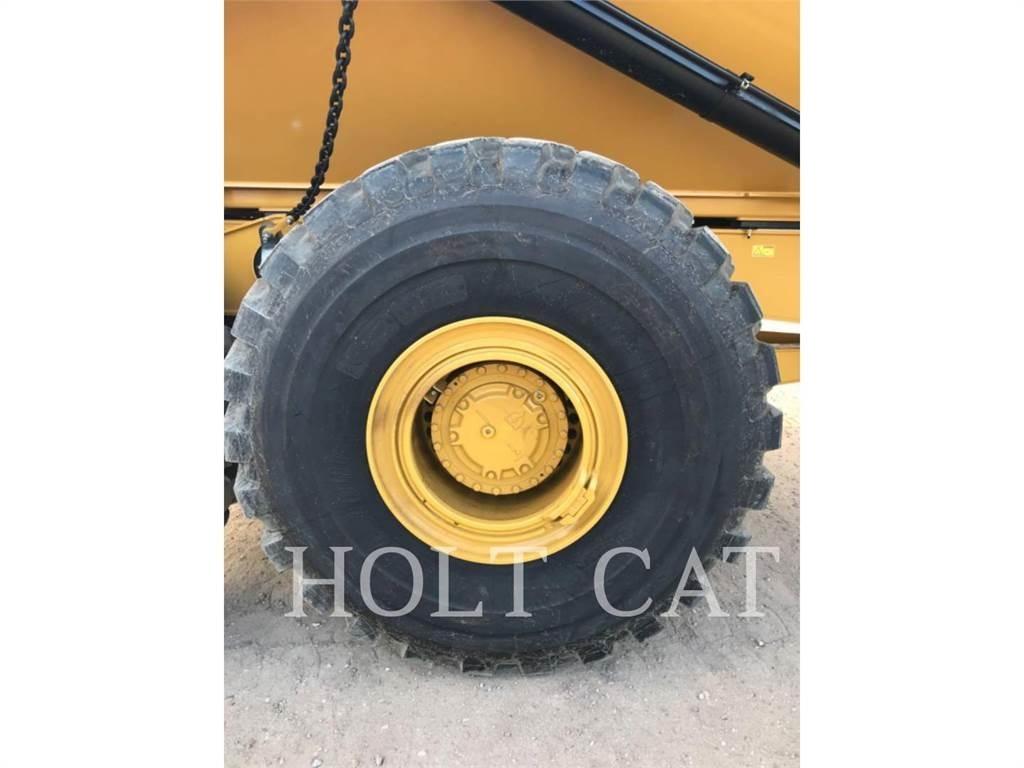 CAT 745 Dumper - Knickgelenk