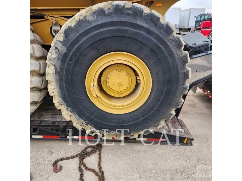 CAT 745 Dumper - Knickgelenk