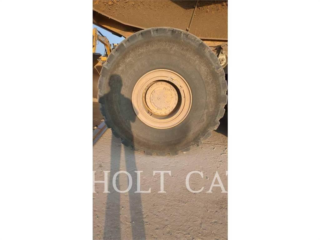 CAT 745 Dumper - Knickgelenk
