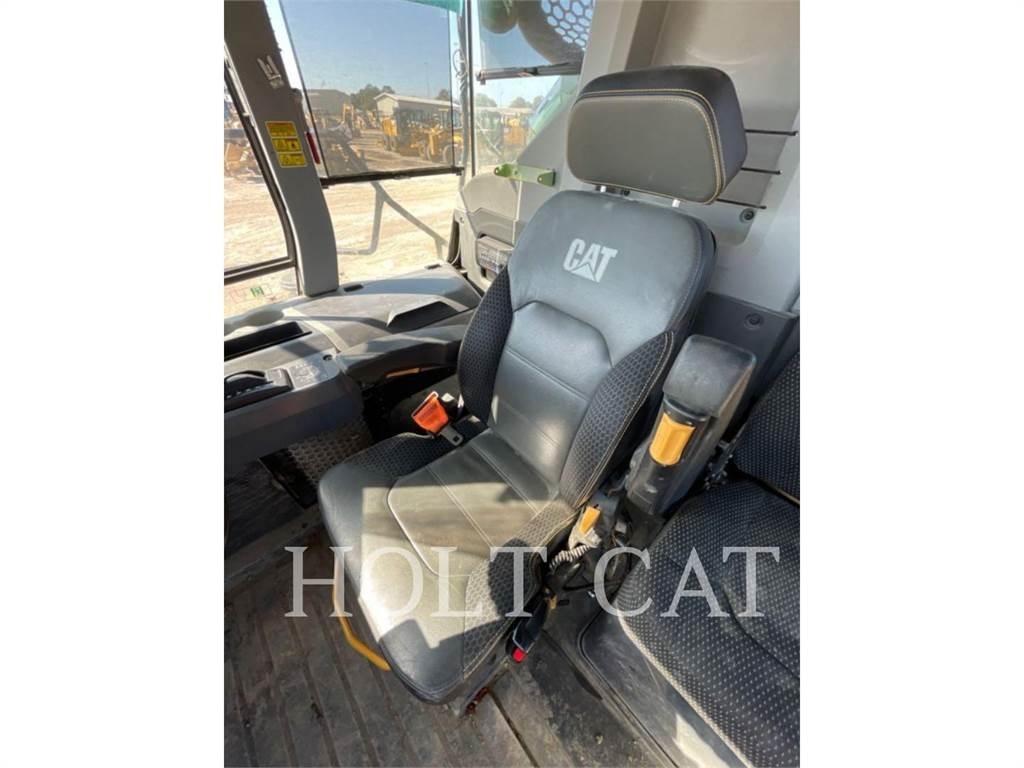 CAT 745 Dumper - Knickgelenk