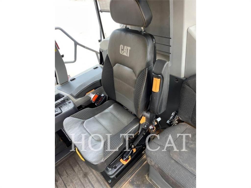 CAT 745 Dumper - Knickgelenk
