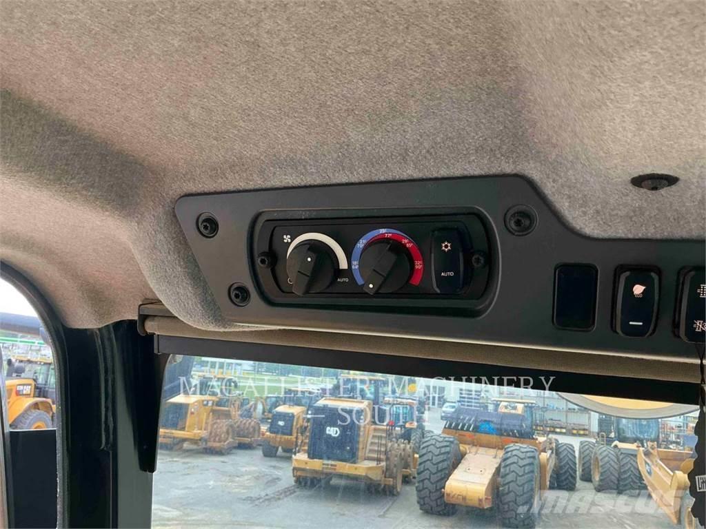 CAT 745 Dumper - Knickgelenk