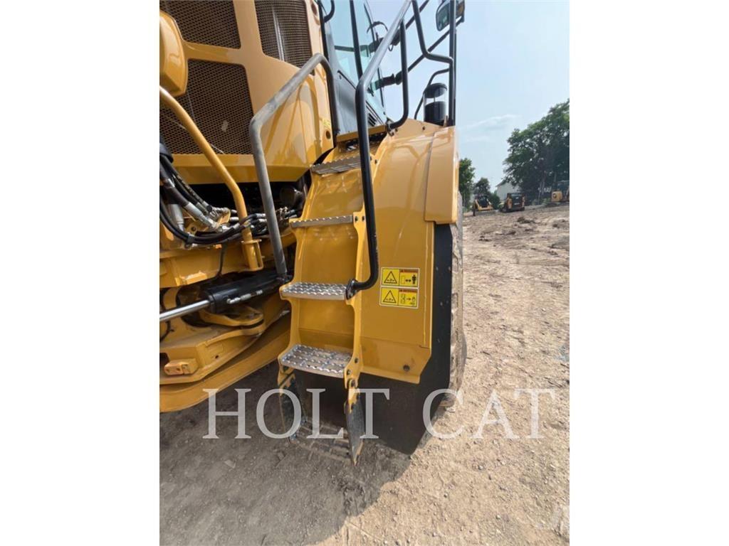 CAT 745 Dumper - Knickgelenk