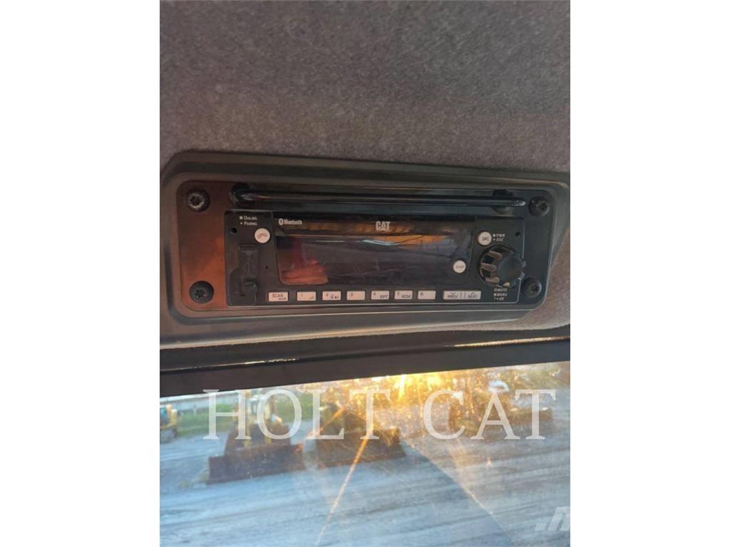 CAT 745 Dumper - Knickgelenk