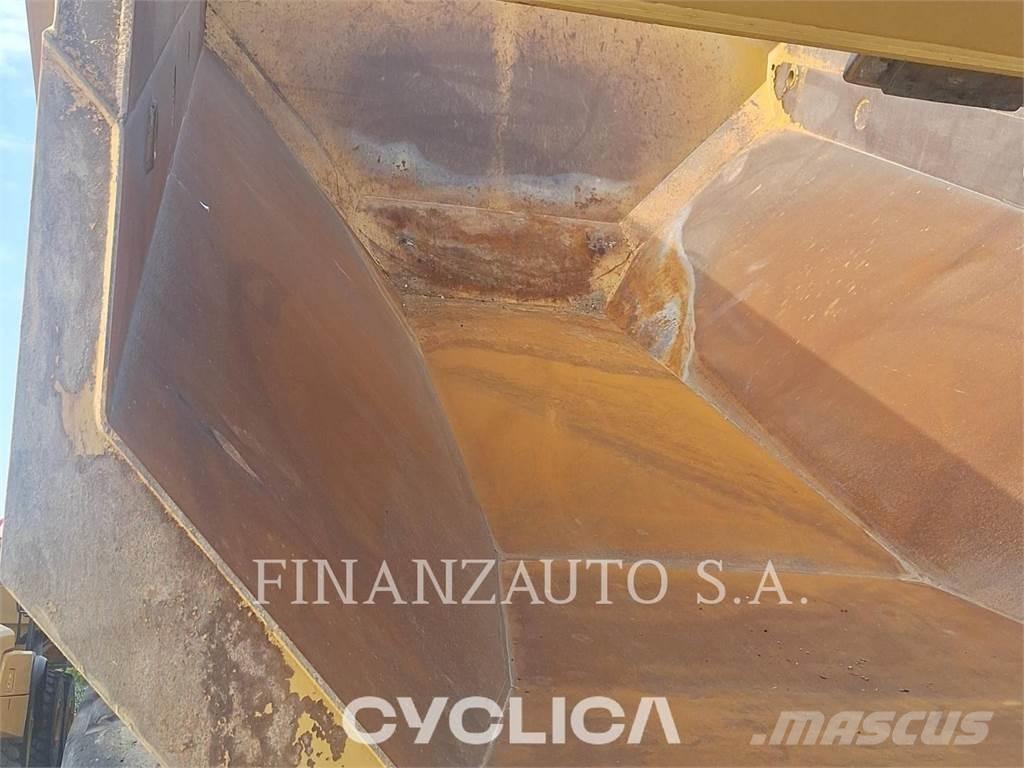 CAT 745 Dumper - Knickgelenk