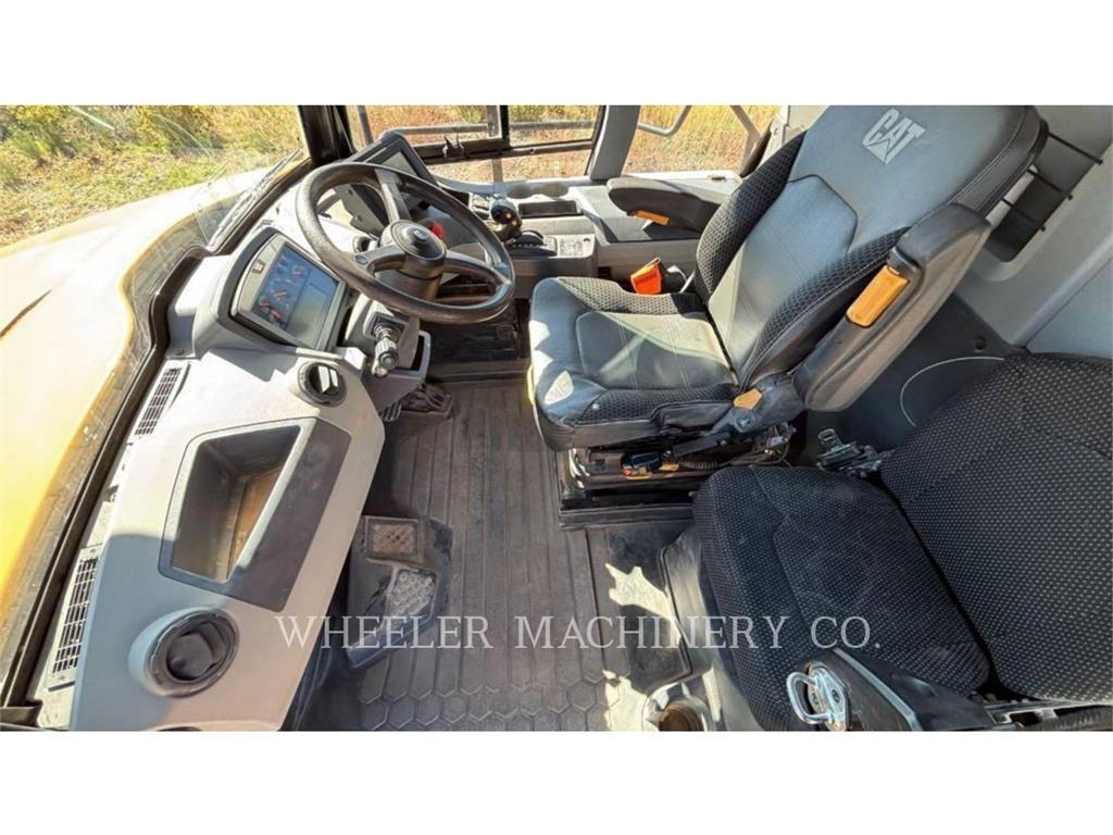 CAT 745 Dumper - Knickgelenk