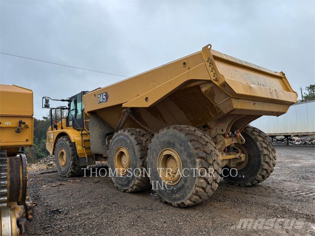 CAT 745 Dumper - Knickgelenk