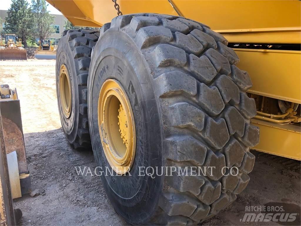CAT 745 Dumper - Knickgelenk