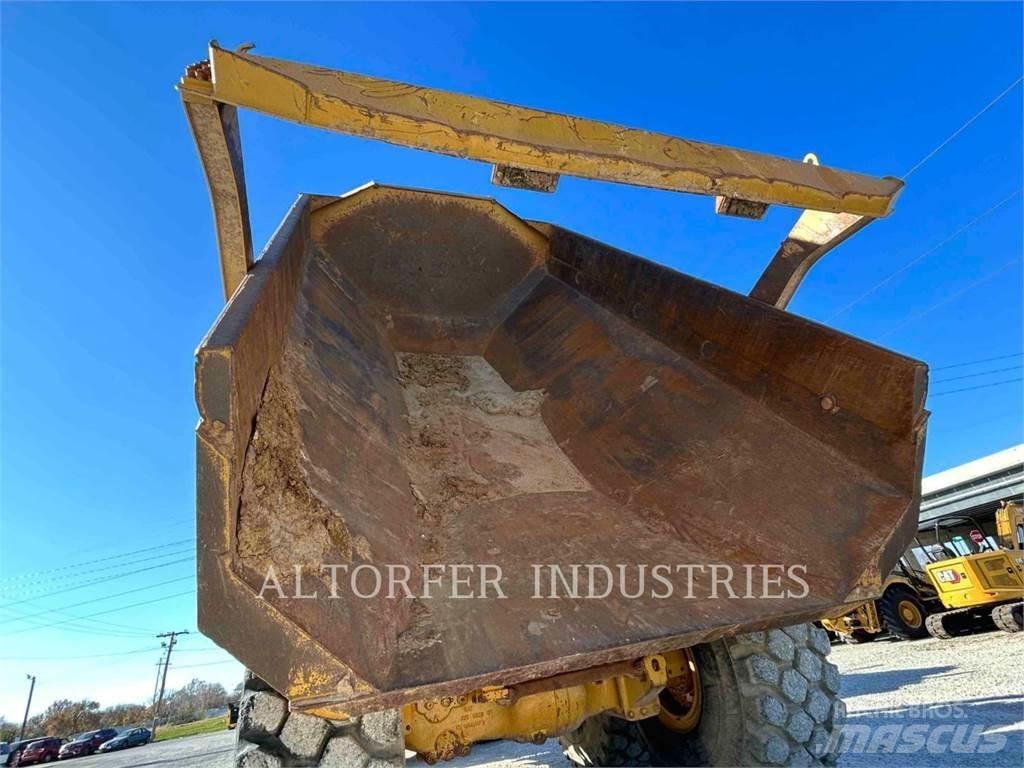 CAT 745 Dumper - Knickgelenk