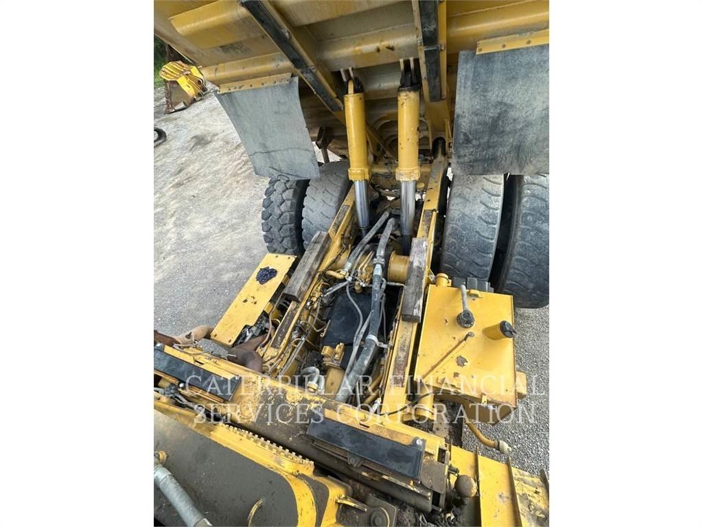 CAT 772G Dumper - Knickgelenk