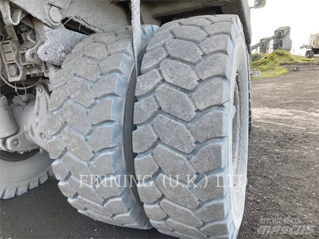 CAT 775D Dumper - Knickgelenk