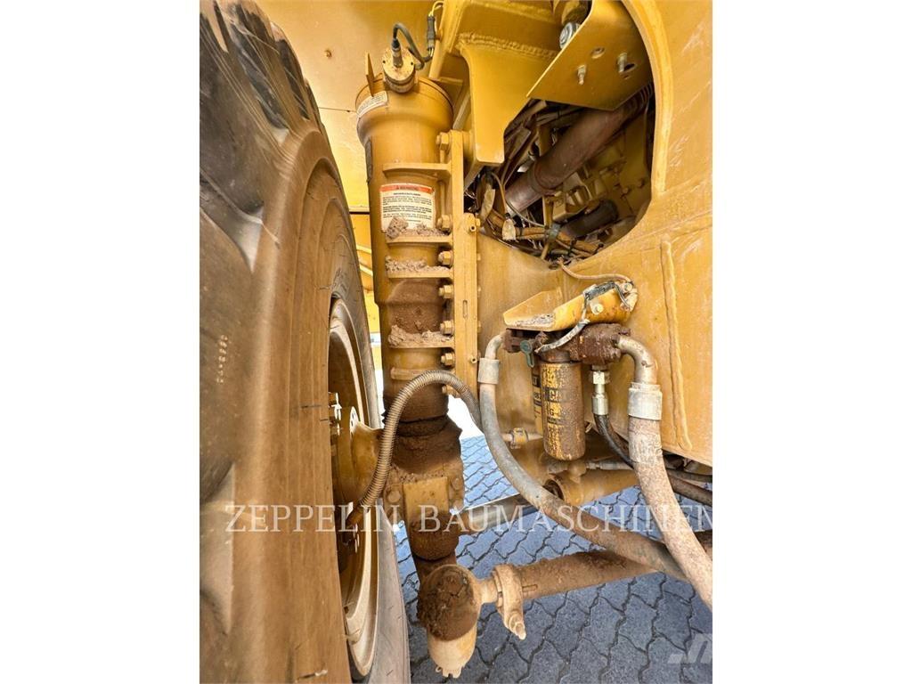 CAT 775E Dumper - Knickgelenk