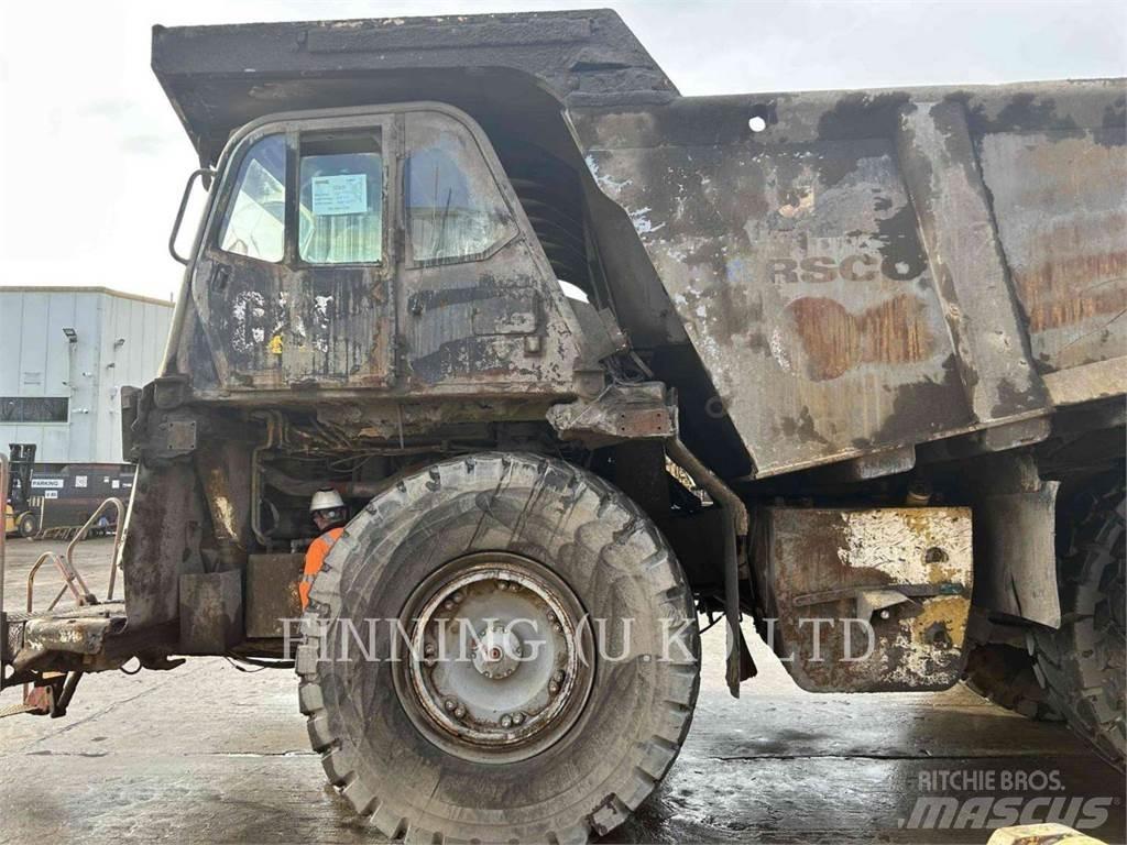 CAT 775G Dumper - Knickgelenk