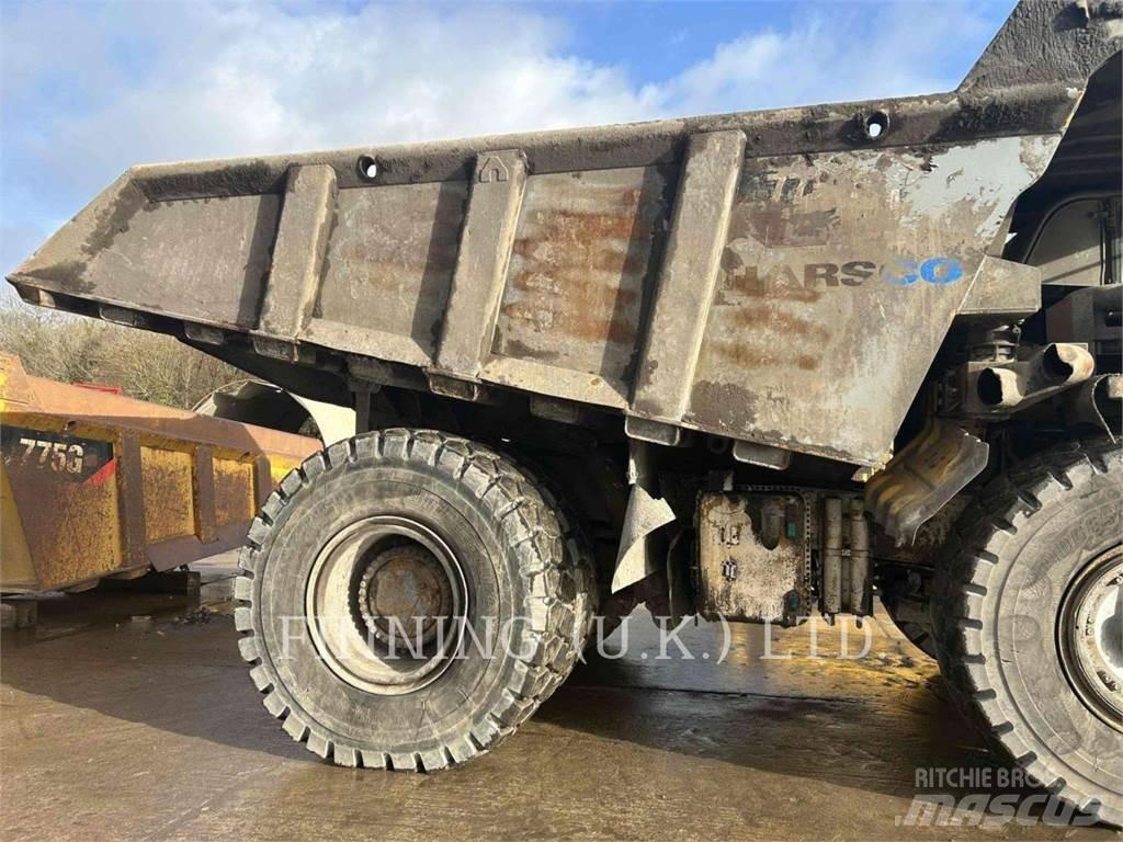 CAT 775G Dumper - Knickgelenk