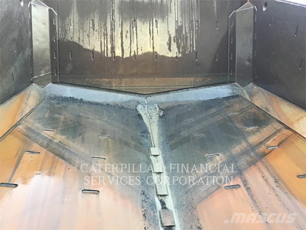 CAT 775G Dumper - Knickgelenk