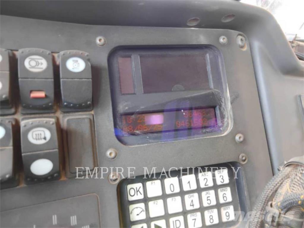 CAT 789D Dumper - Knickgelenk