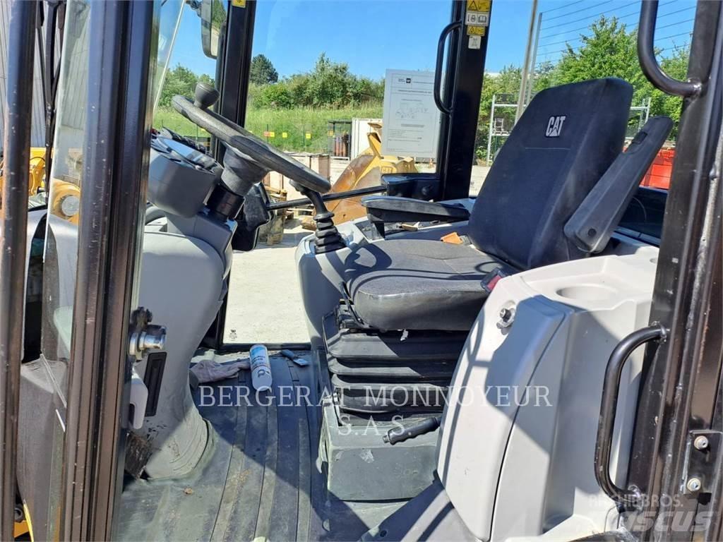 CAT 906M Radlader