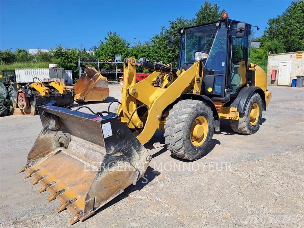 CAT 906M Radlader