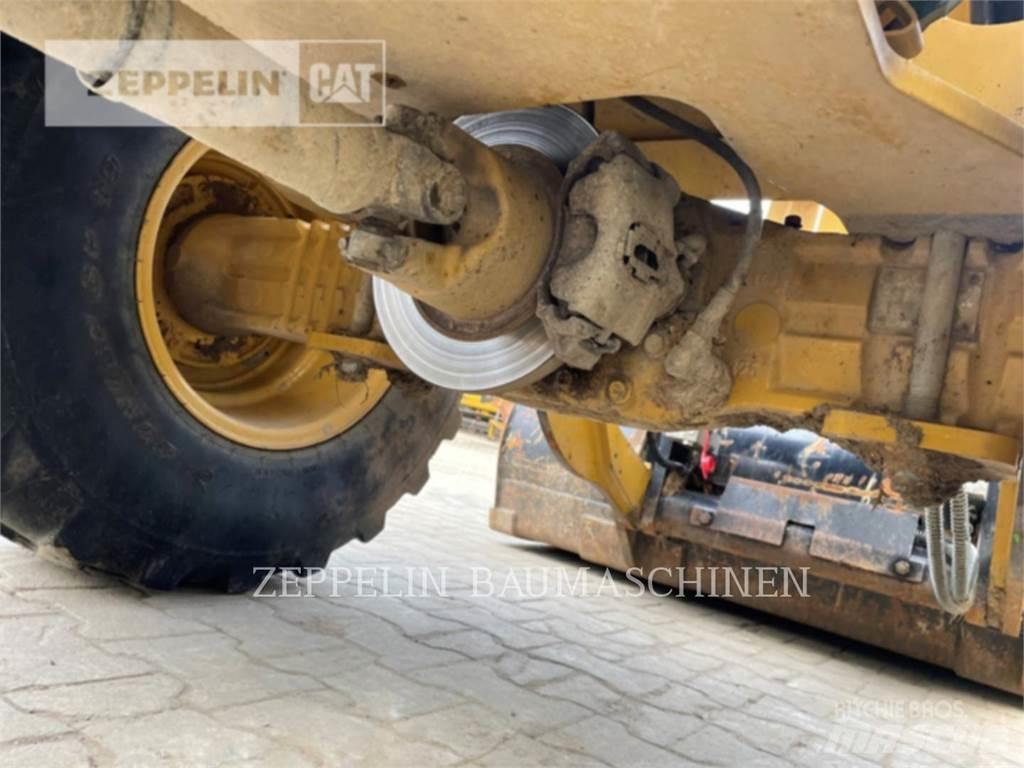 CAT 906M Radlader