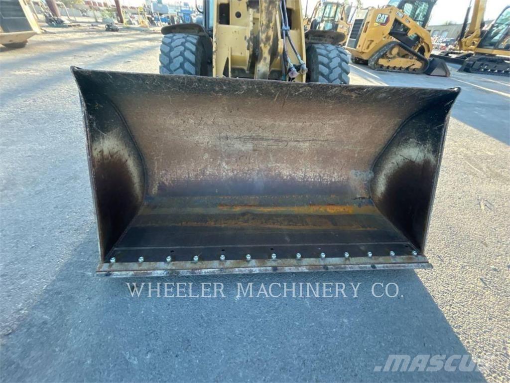 CAT 906M Radlader