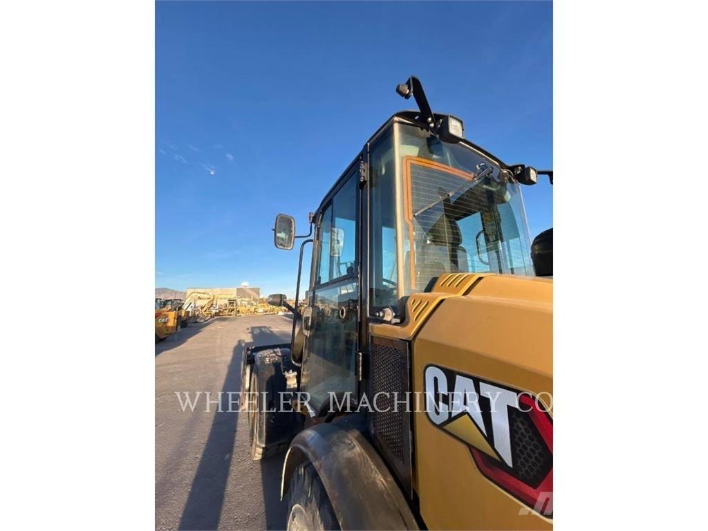 CAT 906M Radlader