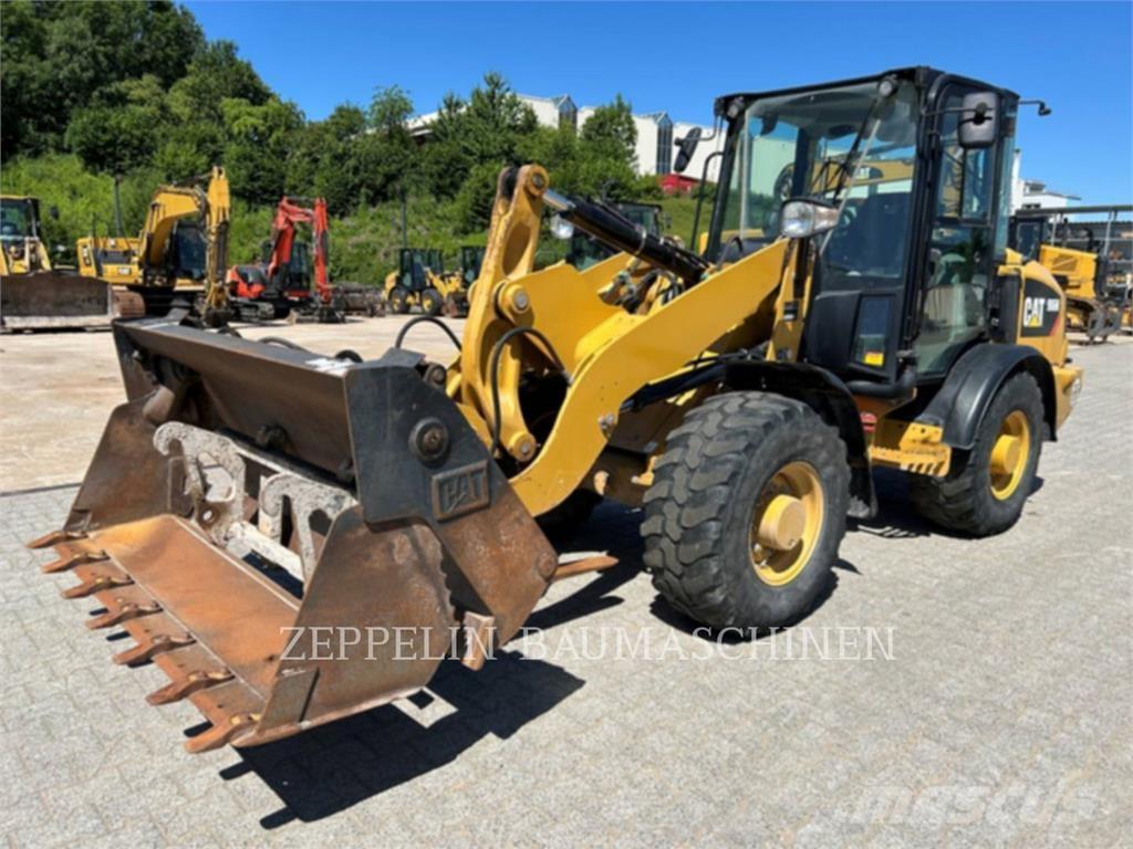 CAT 906M Radlader