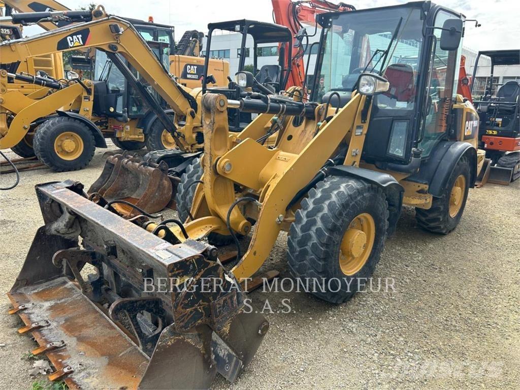 CAT 906M Radlader